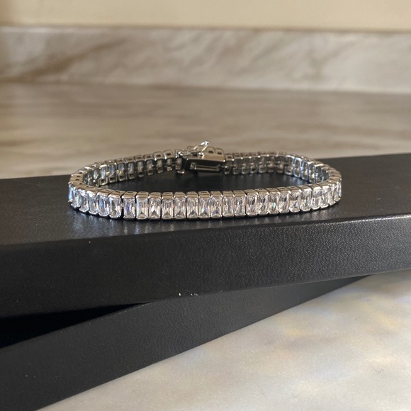 🪞 NWT silver emerald cushion cut faceted cz stone baguette cuff tennis bracelet